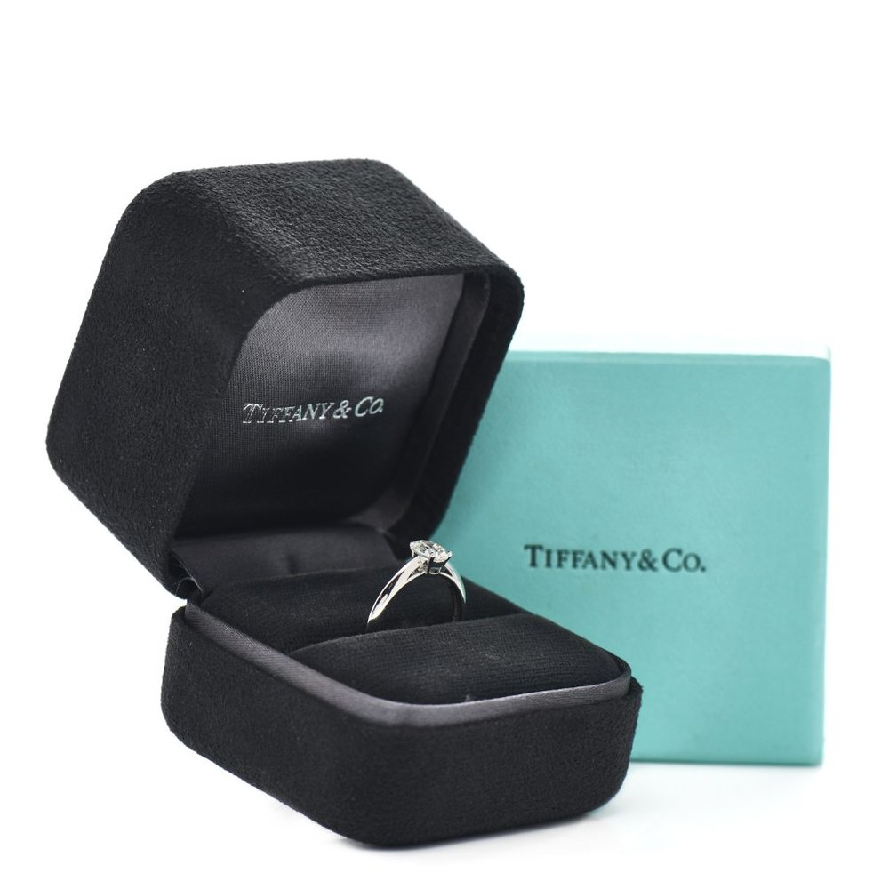 SOLD TIFFANY Platinum Diamond .70ct Solitaire Oval Engagement Ring, VVS2 - Picture 1 of 6